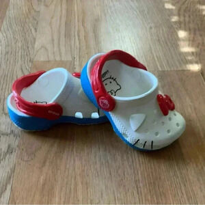 Crocs X Hello kitty toddler crocs, size 4